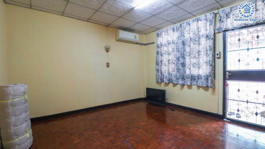 *****ทาวน์เฮ้าส์มือสองย่านกรุงเทพมหานคร ม.ร่มเย็น จรัญสนิทวงศ์ บนเนื้อที่ 23 ตร.ว. ฟังก์ชัน 3 ห้องนอน 3 ห้องน้ำ 1 ที่จอดรถ บ้านทำเลดี เดินทางสะดวก ติดถ.จรัญสนิทวงศ์ ใกล้รถไฟฟ้าสายสีน้ำเงิน "สถานีบางอ้อ" และทางด่วน "ศรีรัช"